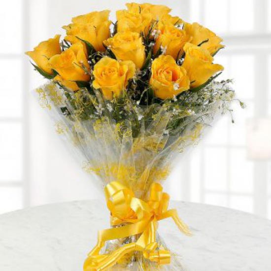 Bright and beautiful Yellow Roses cake delivery Delhi