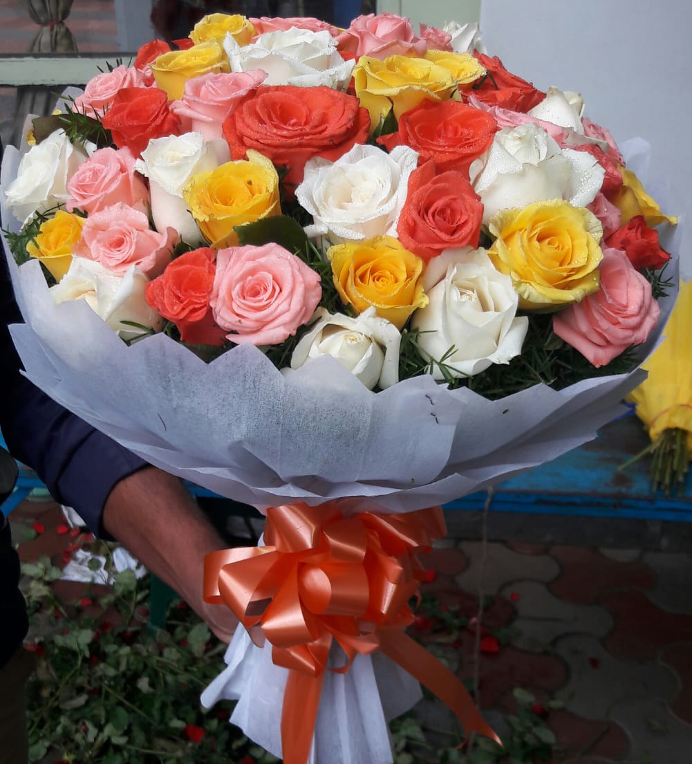 Mix Roses in White Tissue  cake delivery Delhi