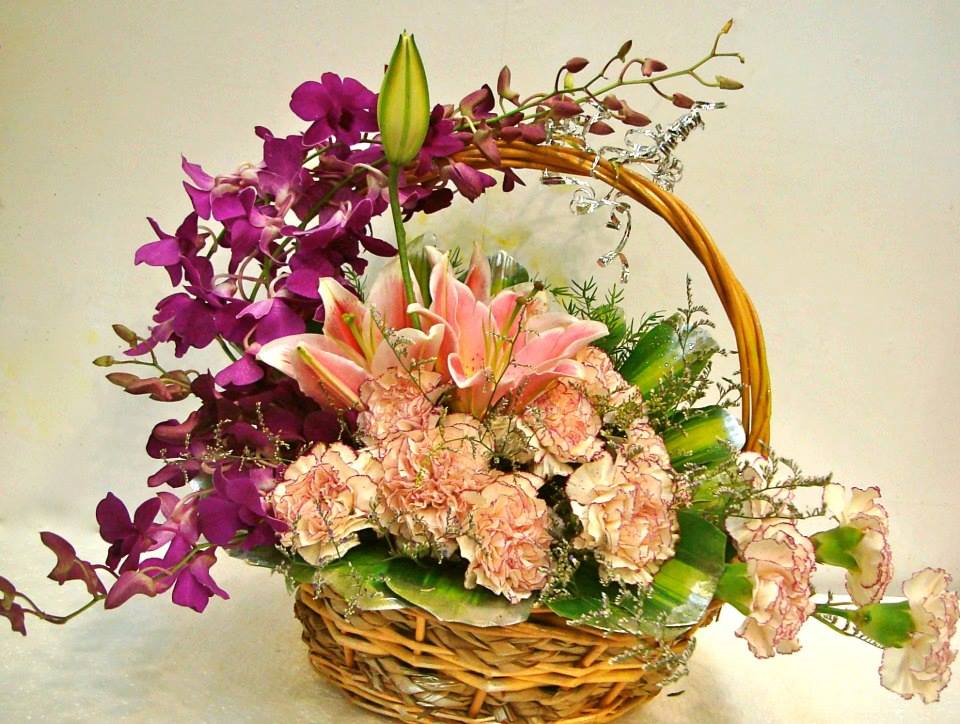 Round Basket of Mix Flowers cake delivery Delhi