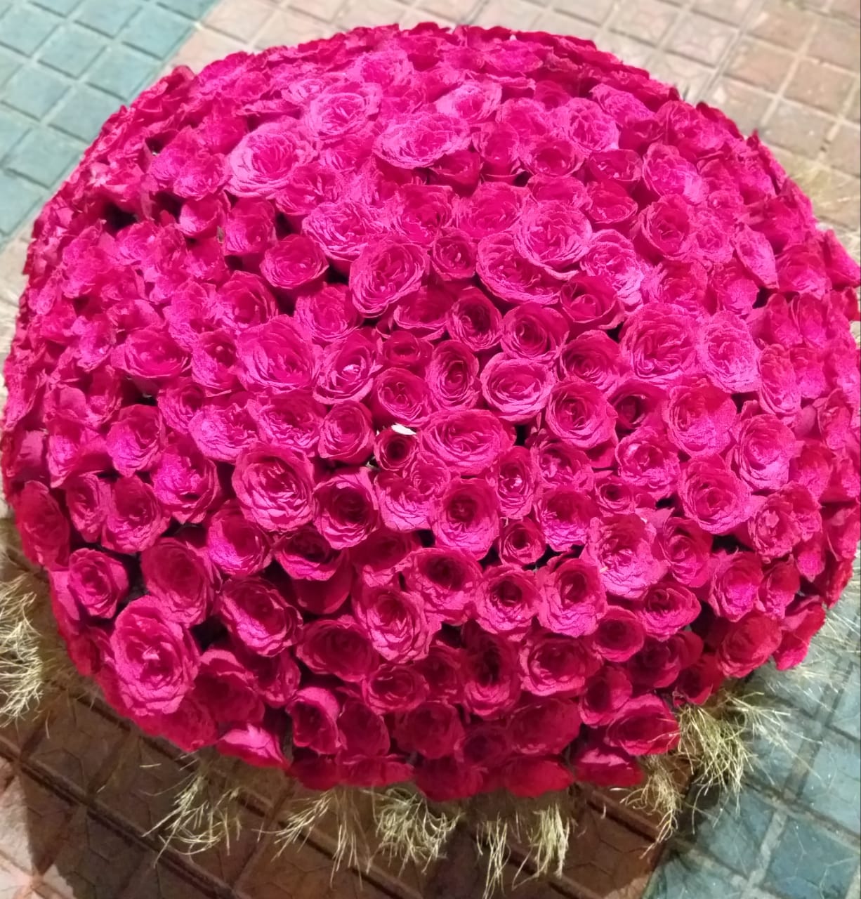 Round Arrangement of Pink Roses cake delivery Delhi