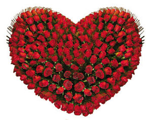 Heart Shape arrangementof Red roses cake delivery Delhi