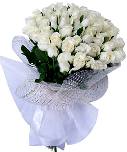 Hand Bunch of 50 White Roses cake delivery Delhi